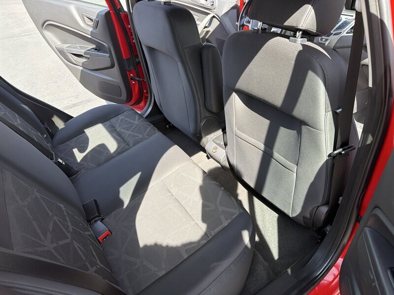 Used 2013 Ford Fiesta SE image 28