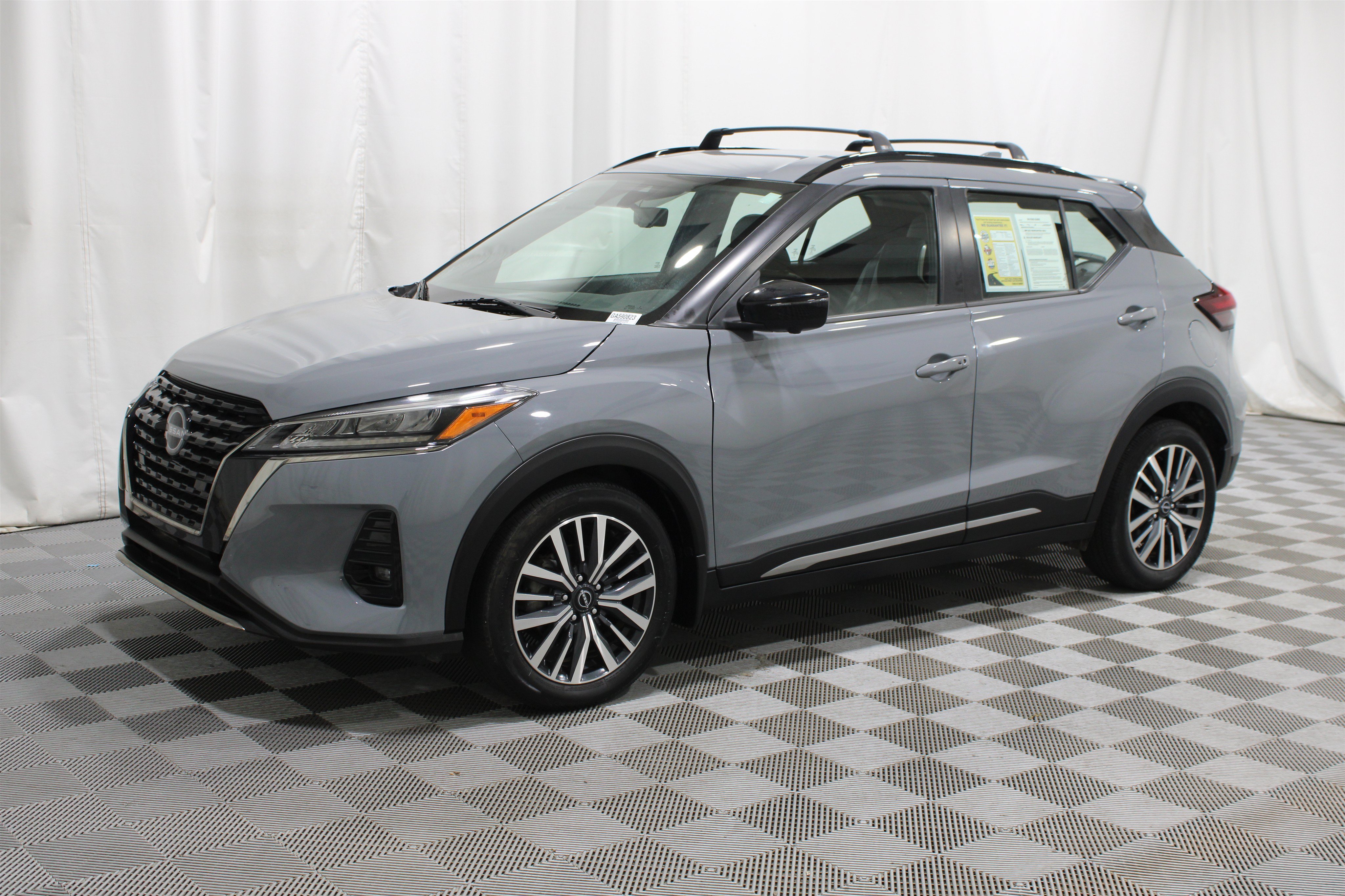 Used 2023 Nissan Kicks SR w/ SR Premium Package FWD image 34