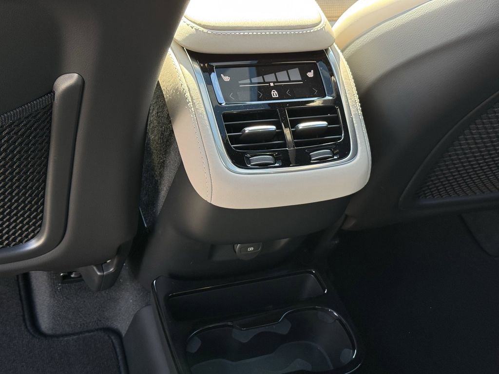 New 2026 Volvo XC90 B6 Ultra w/ Lounge Package image 12