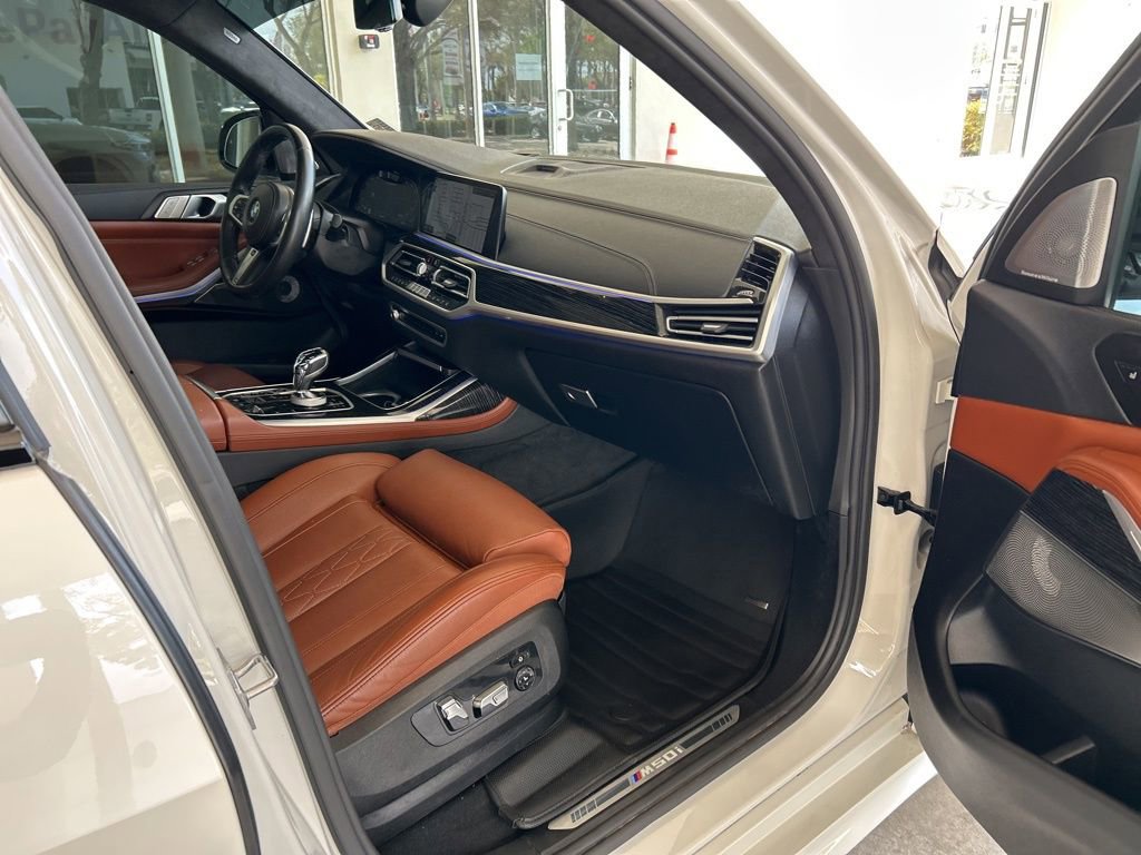Used 2022 BMW X7 M50i image 23