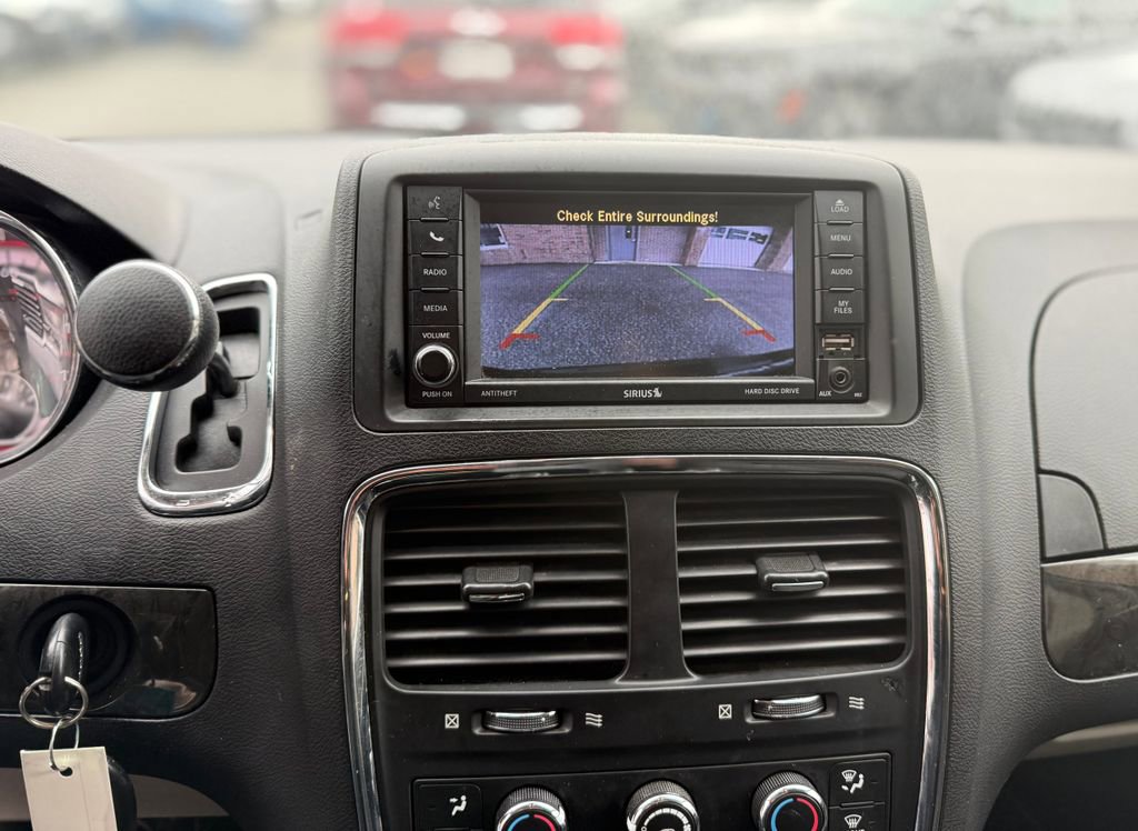 Used 2019 Dodge Grand Caravan SE w/ UConnect Hands-Free Group image 25