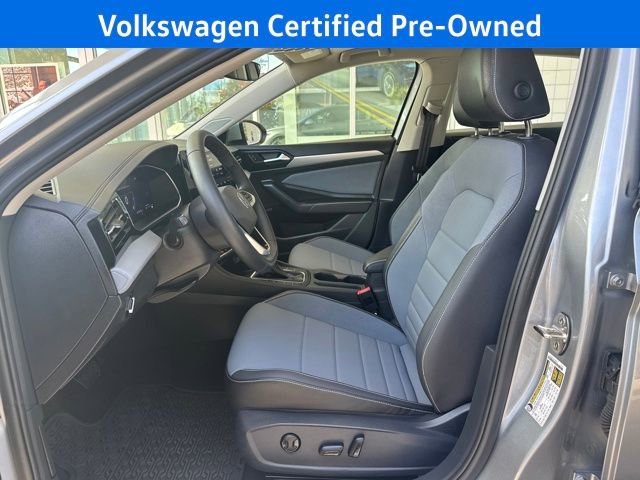 Certified 2025 Volkswagen Jetta SE w/ Sunroof Package image 13