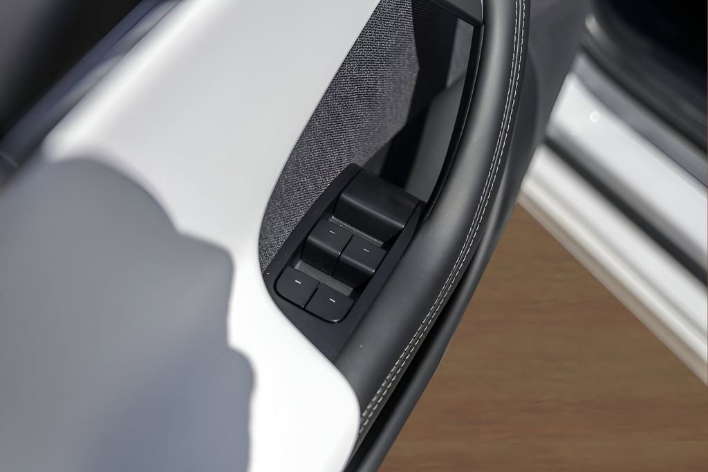 Used 2022 Tesla Model S Plaid image 17