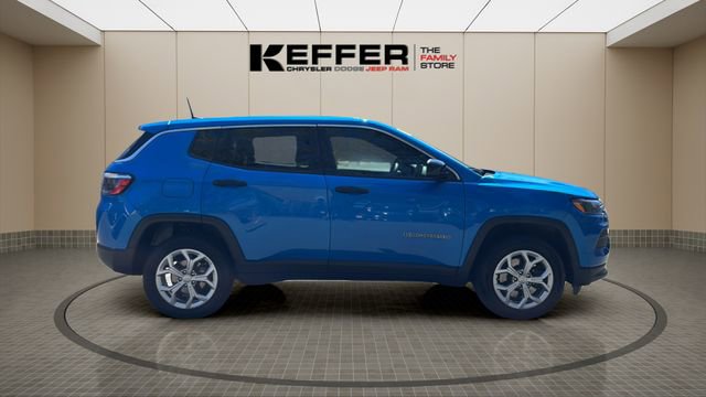 Used 2024 Jeep Compass Sport image 6