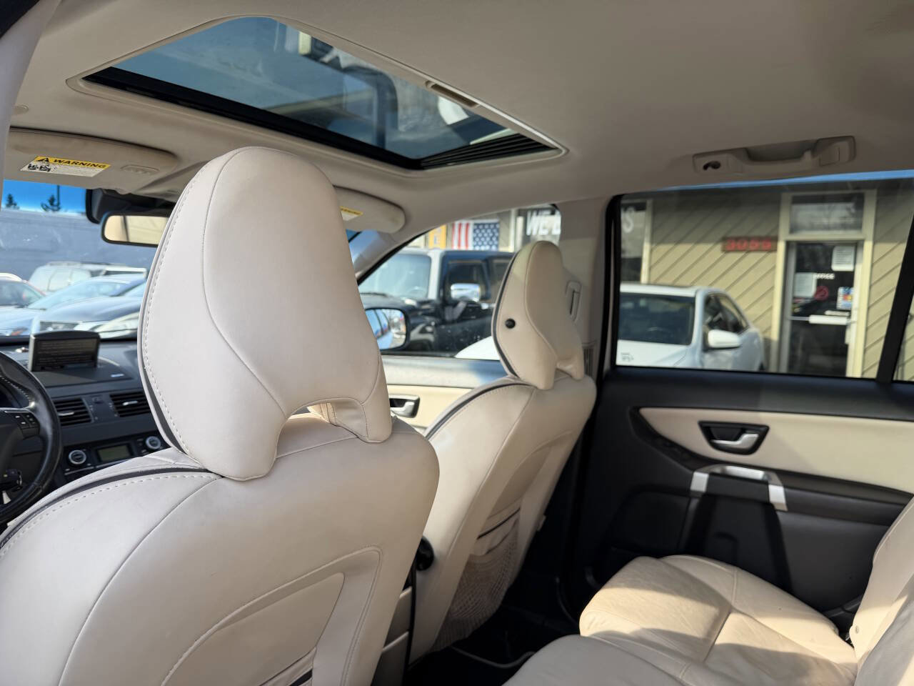 Used 2011 Volvo XC90 3.2 R-Design w/ Multimedia Pkg image 10