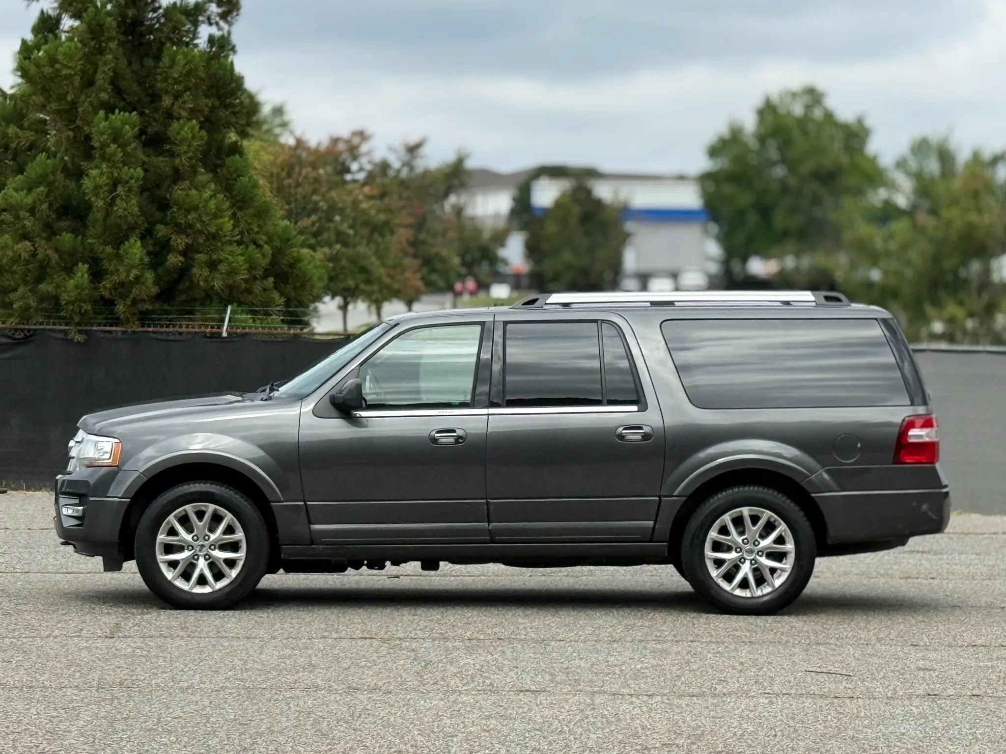 Used 2015 Ford Expedition EL Limited w/ Equipment Group 301A AWD/4WD image 8