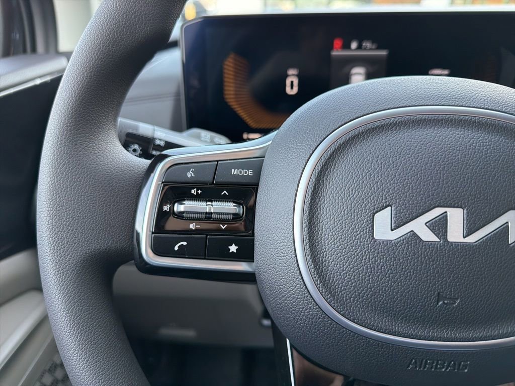 New 2026 Kia Carnival LX image 32