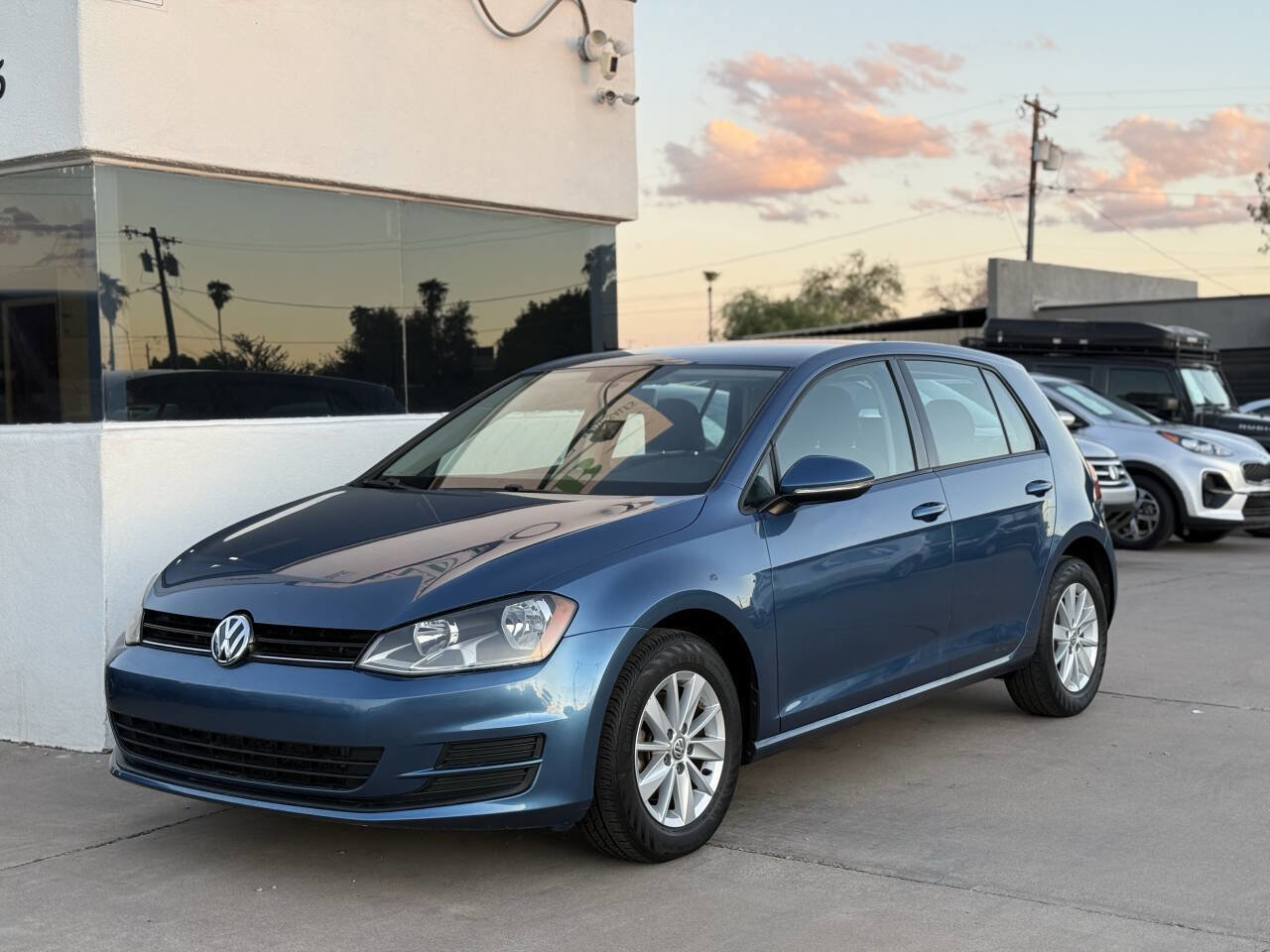 Used 2016 Volkswagen Golf SE image 1