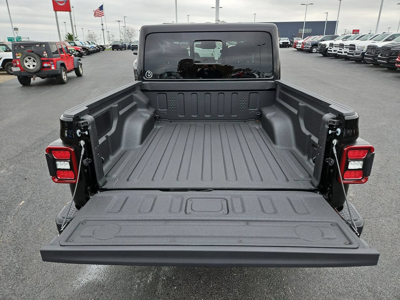 New 2026 Jeep Gladiator Sport AWD/4WD image 7