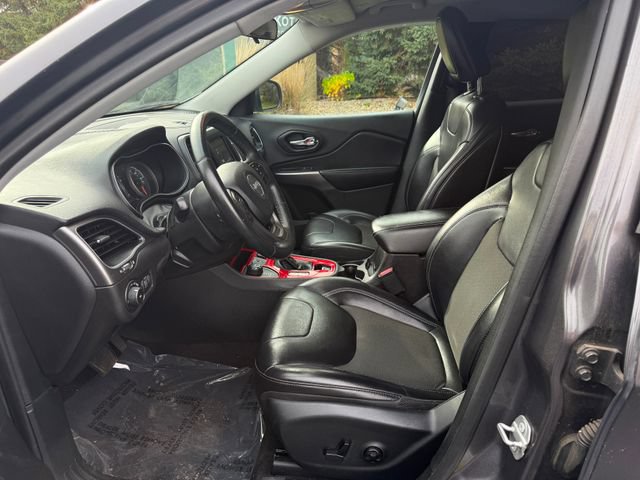 Used 2019 Jeep Cherokee Latitude Plus AWD/4WD image 5