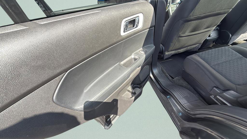 Used 2015 Ford Explorer XLT w/ Equipment Group 201A image 42