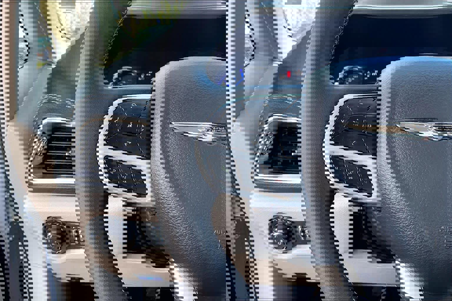 Used 2023 Chrysler Pacifica Touring-L image 22