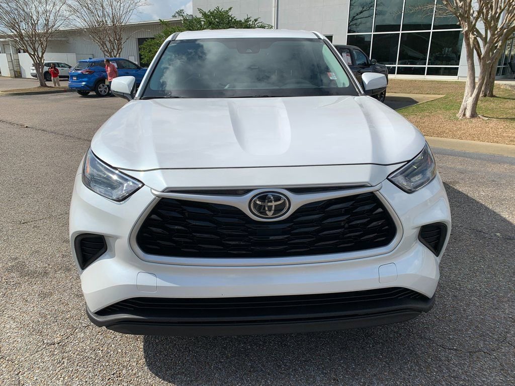 Used 2023 Toyota Highlander L image 3