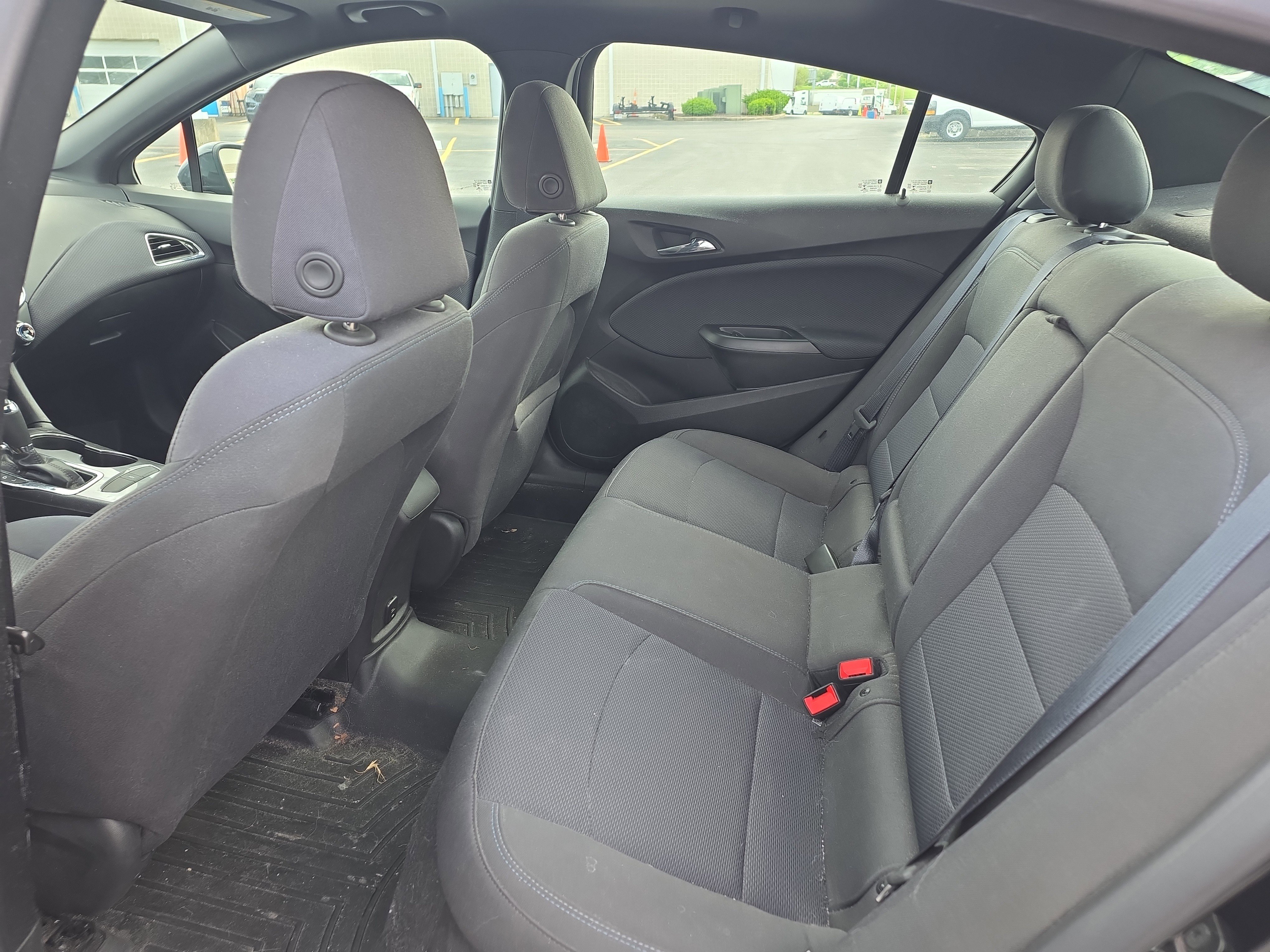 Used 2018 Chevrolet Cruze LT w/ Sun And Sound Package FWD image 12