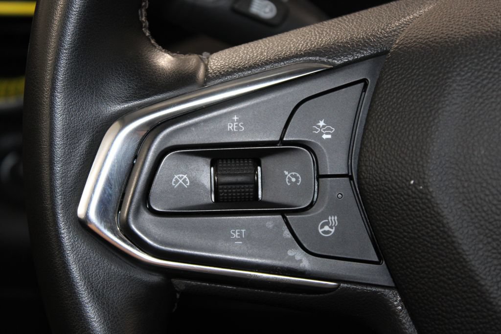 Used 2024 Chevrolet Trax ACTIV w/ Sunroof Package FWD image 32