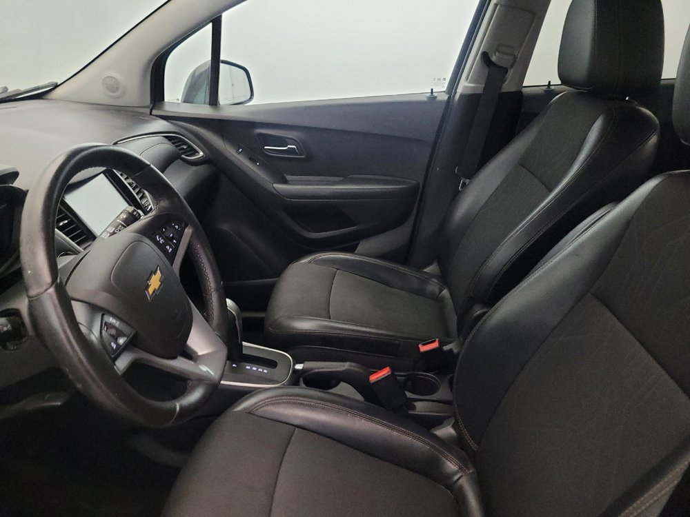Used 2017 Chevrolet Trax LT w/ LT Convenience Package AWD/4WD image 17