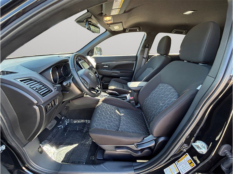 Used 2024 Mitsubishi Outlander Sport LE AWD/4WD image 2