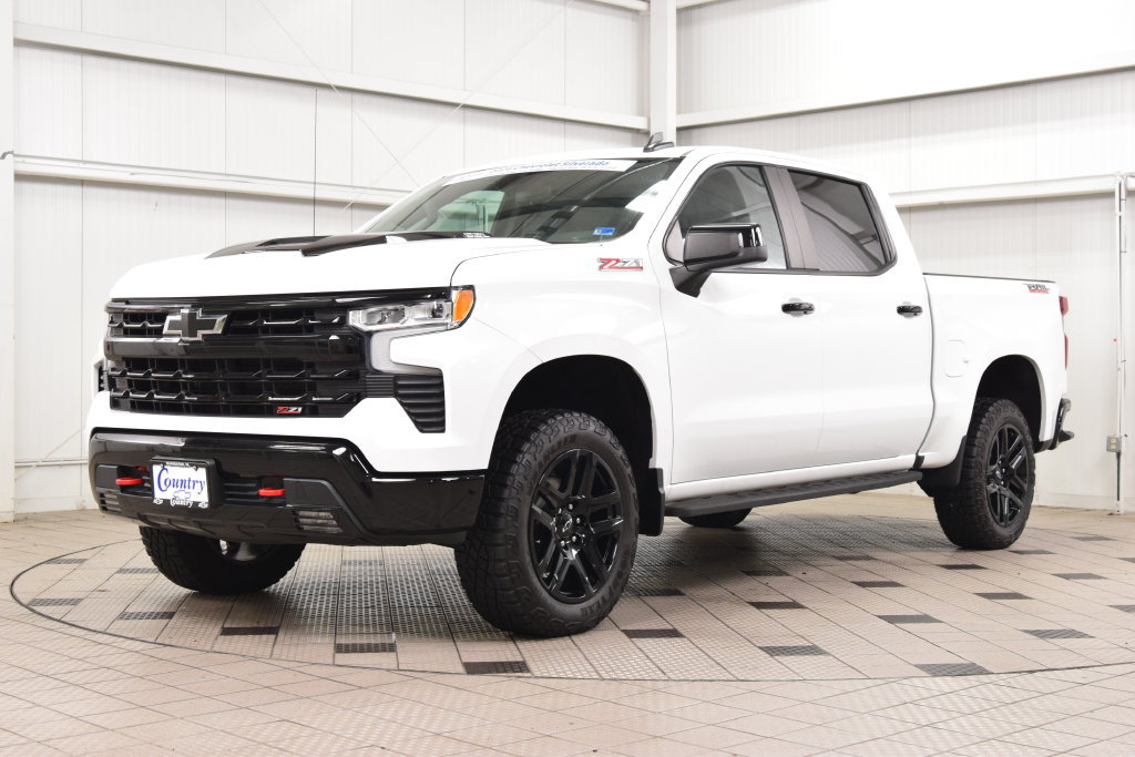 Used 2024 Chevrolet Silverado 1500 LT Trail Boss w/ Convenience Package II AWD/4WD image 3