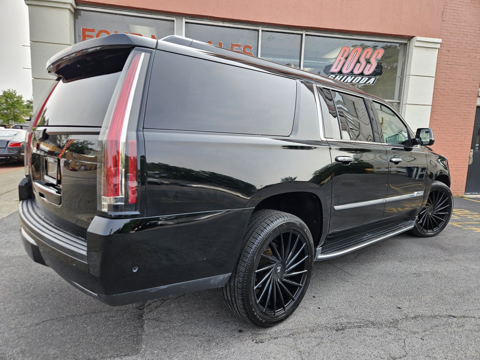 Used 2017 Cadillac Escalade ESV 4WD image 5