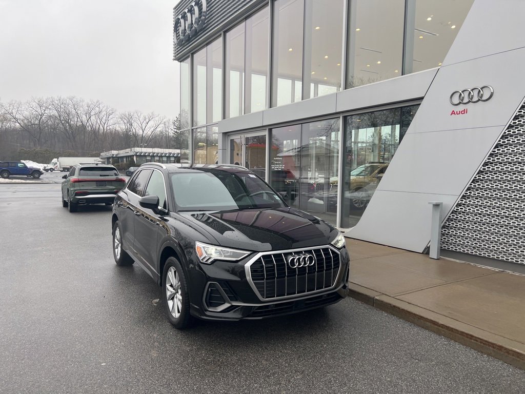 Used 2023 Audi Q3 2.0T Premium image 3