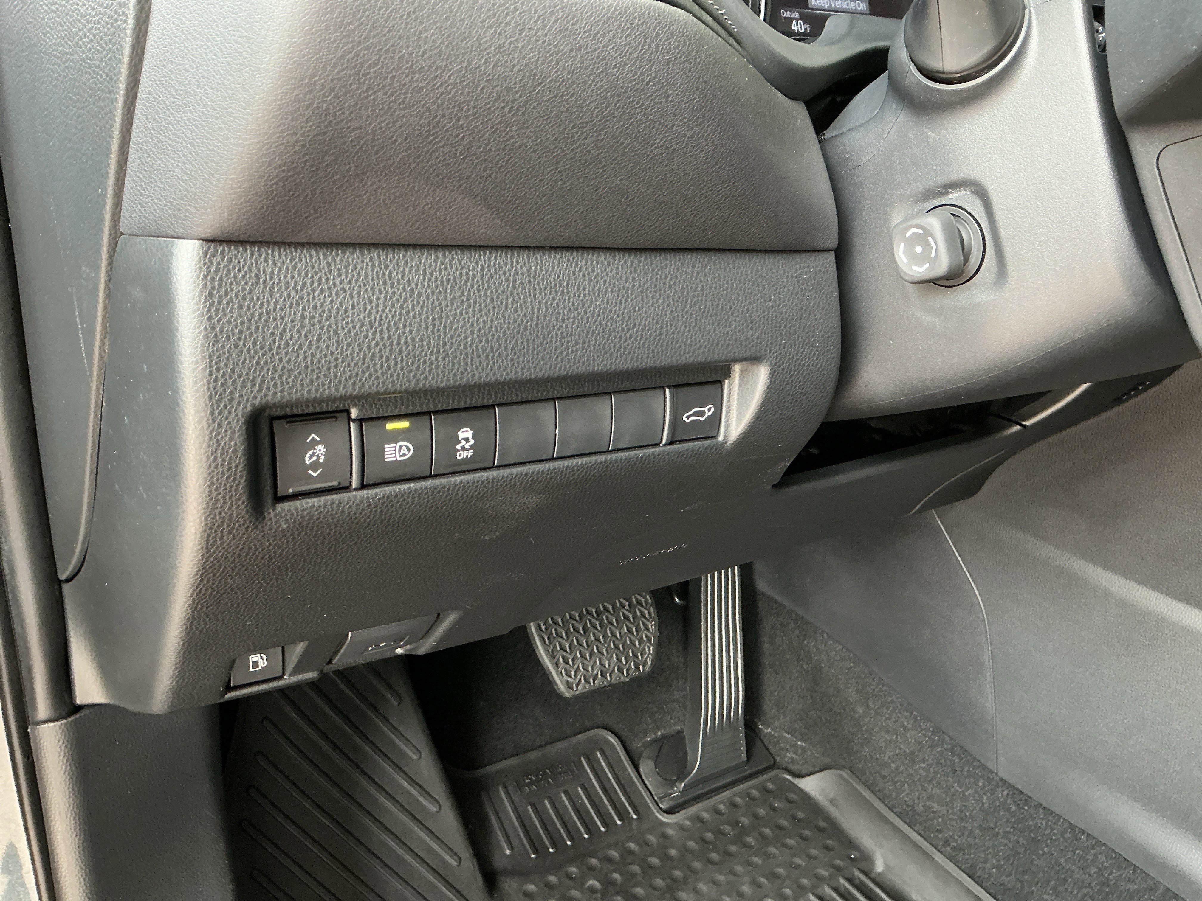 Used 2024 Toyota Venza LE AWD/4WD image 29