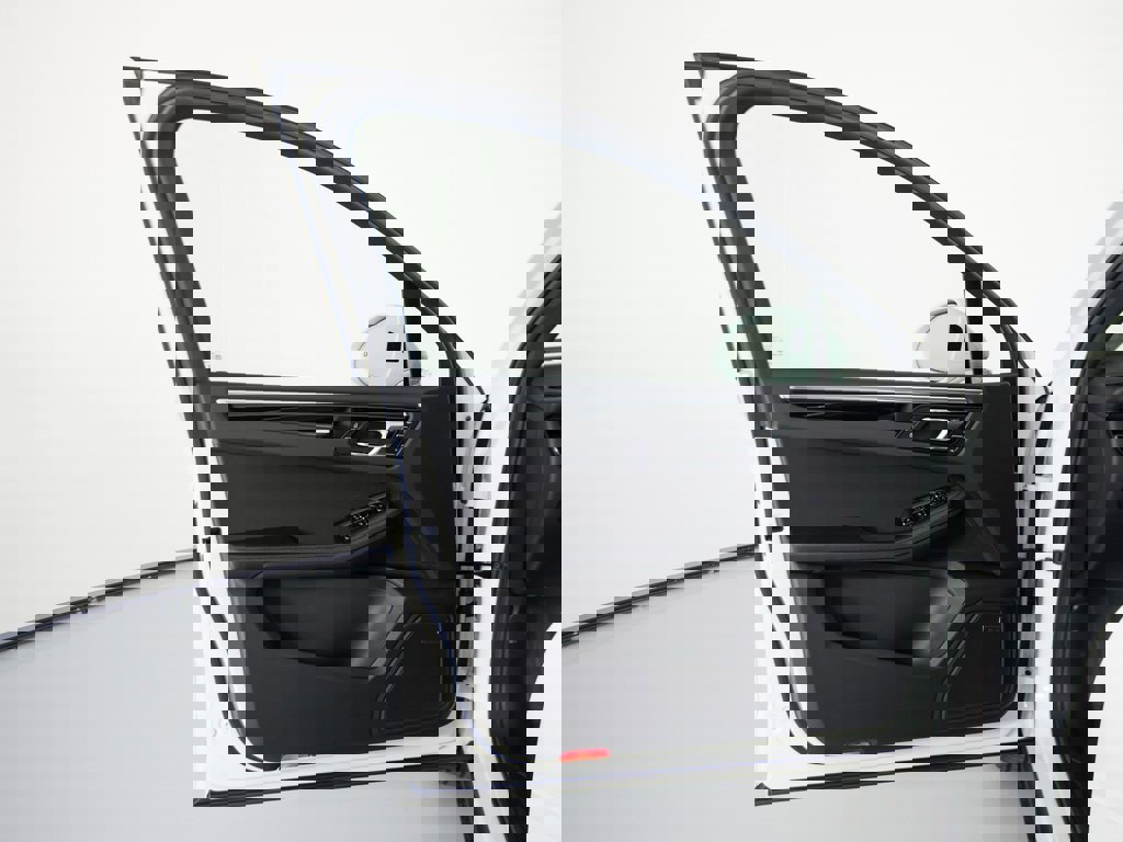 New 2026 Porsche Macan image 17