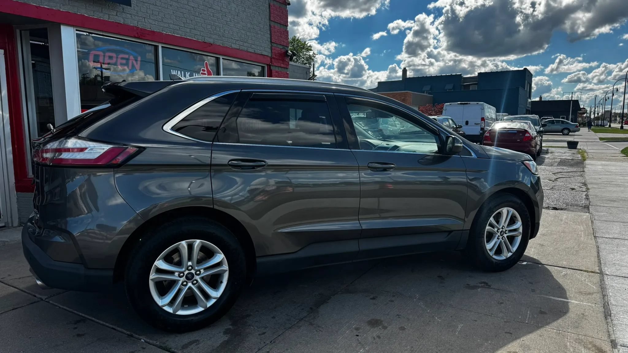 Used 2019 Ford Edge SEL w/ Equipment Group 201A AWD/4WD image 3