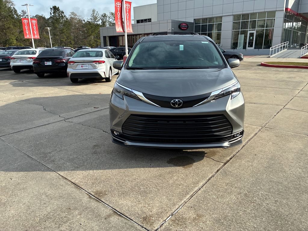 New 2026 Toyota Sienna XLE image 10