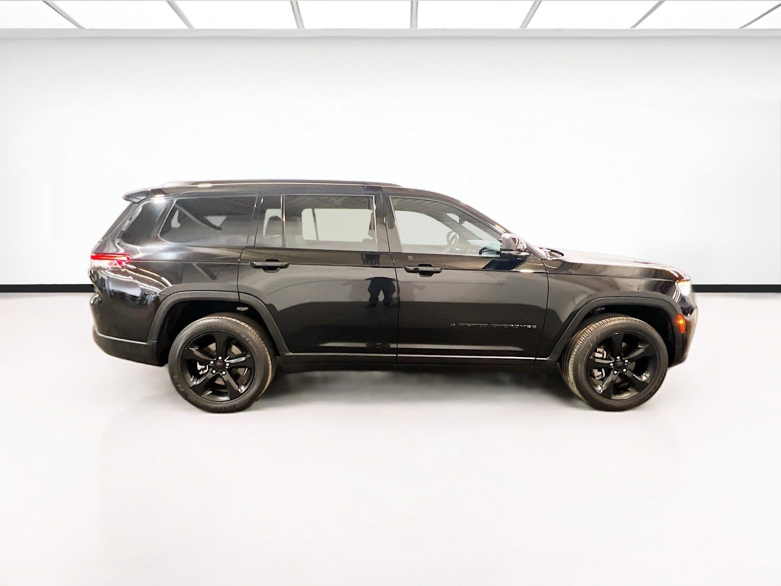 Used 2022 Jeep Grand Cherokee L Laredo RWD image 23