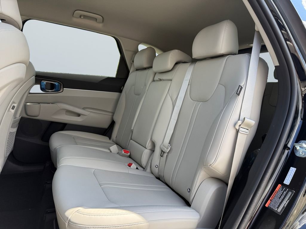 New 2025 Kia Sorento S image 13