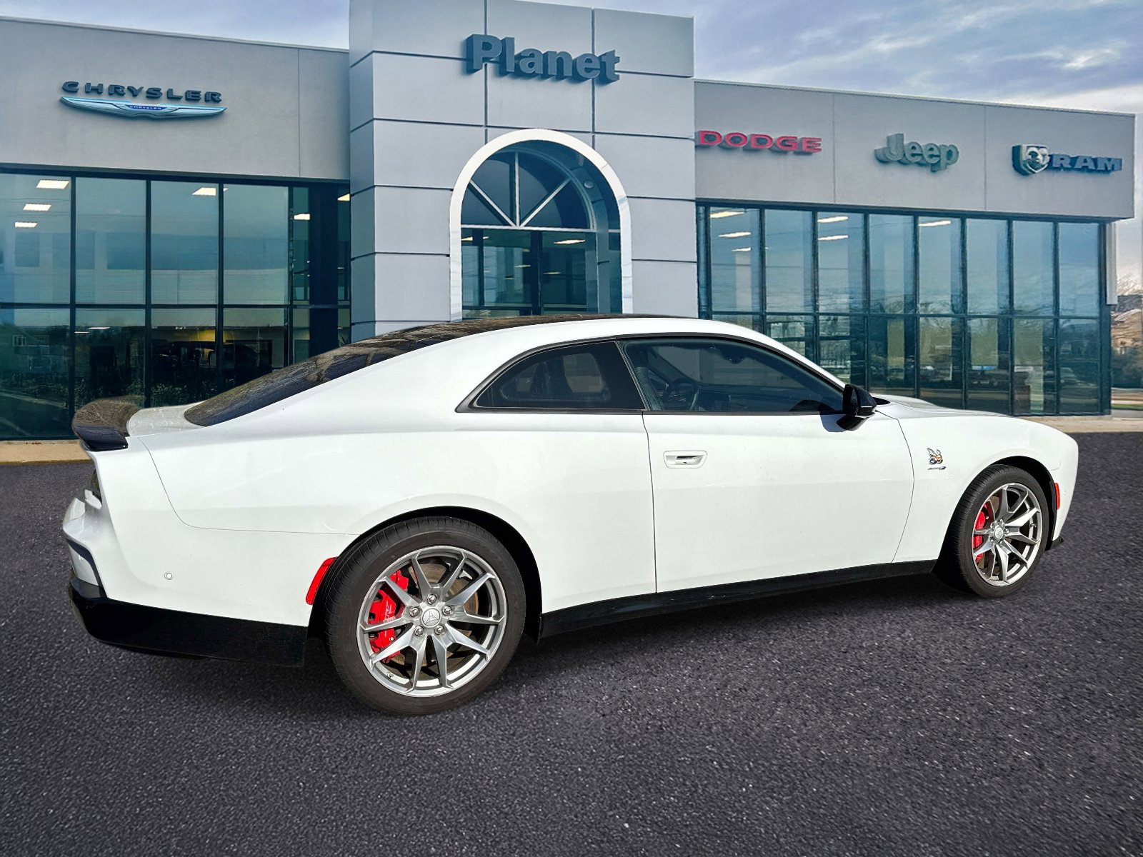 Used 2024 Dodge Charger Daytona Scat Pack w/ Plus Group AWD/4WD image 2