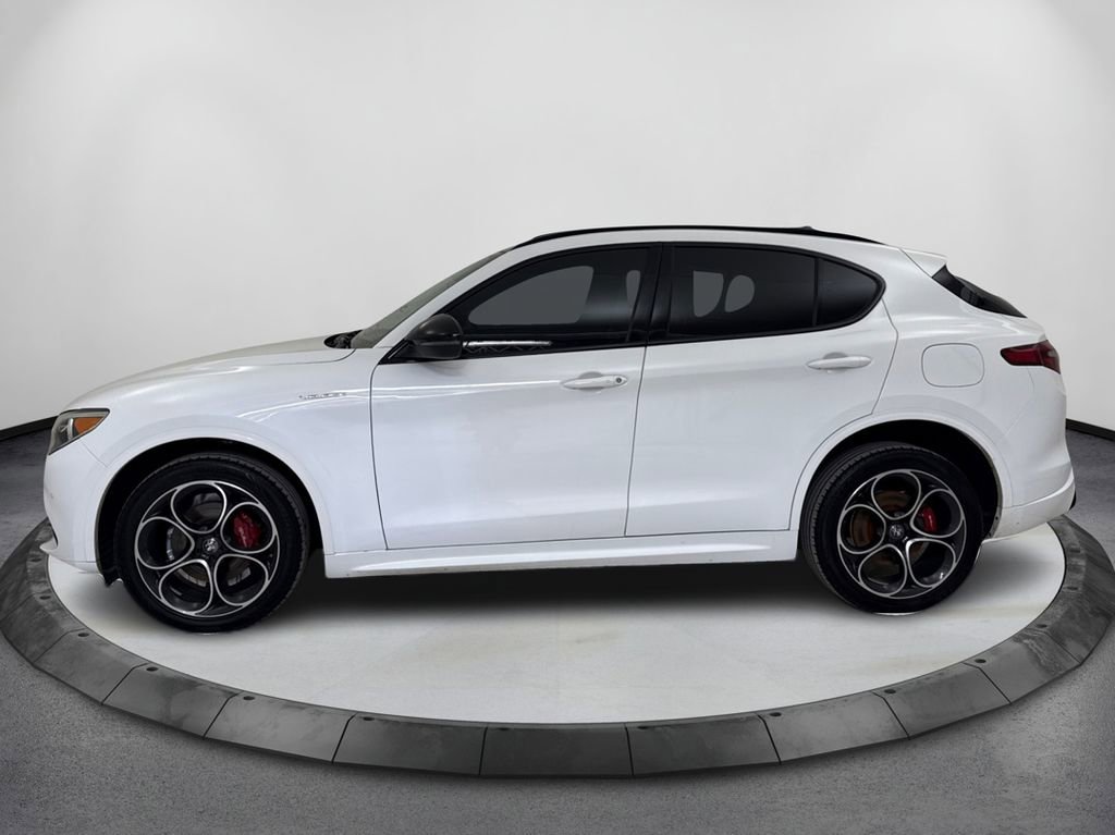 Used 2022 Alfa Romeo Stelvio Veloce AWD/4WD image 8