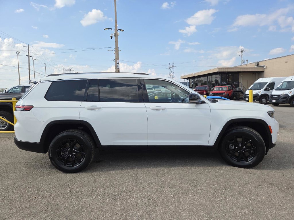 Used 2022 Jeep Grand Cherokee L Limited AWD/4WD image 15