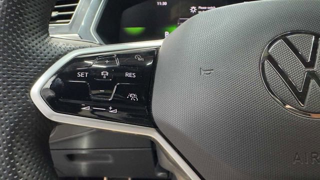 Used 2024 Volkswagen Tiguan SE R-Line image 32