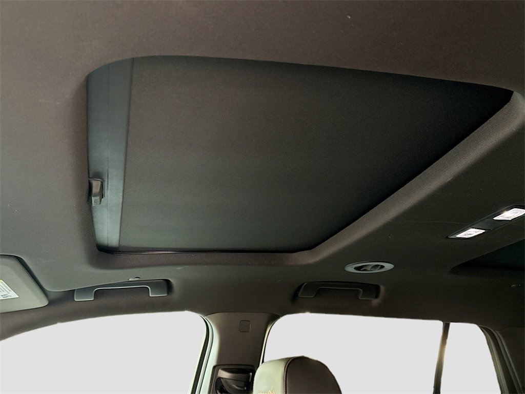 Used 2023 Chevrolet Traverse High Country image 23
