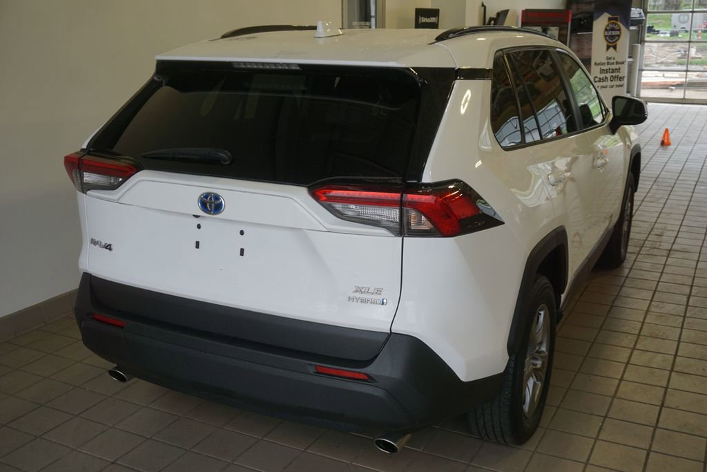 Used 2022 Toyota RAV4 XLE w/ Convenience Package AWD/4WD image 13
