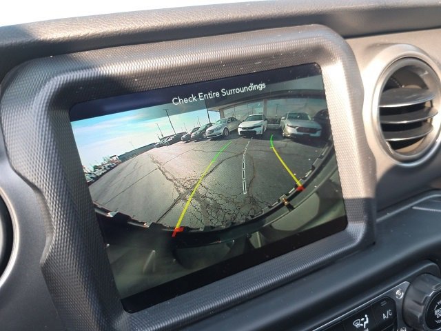 Used 2023 Jeep Wrangler Unlimited w/ Sun & Screen Package image 25