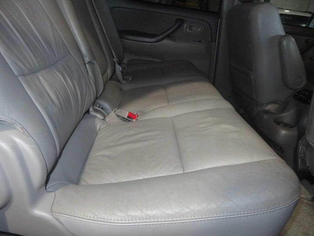Used 2006 Toyota Sequoia SR5 AWD/4WD image 32