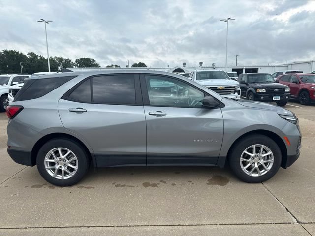 Used 2024 Chevrolet Equinox LS w/ LS Convenience Package FWD image 2