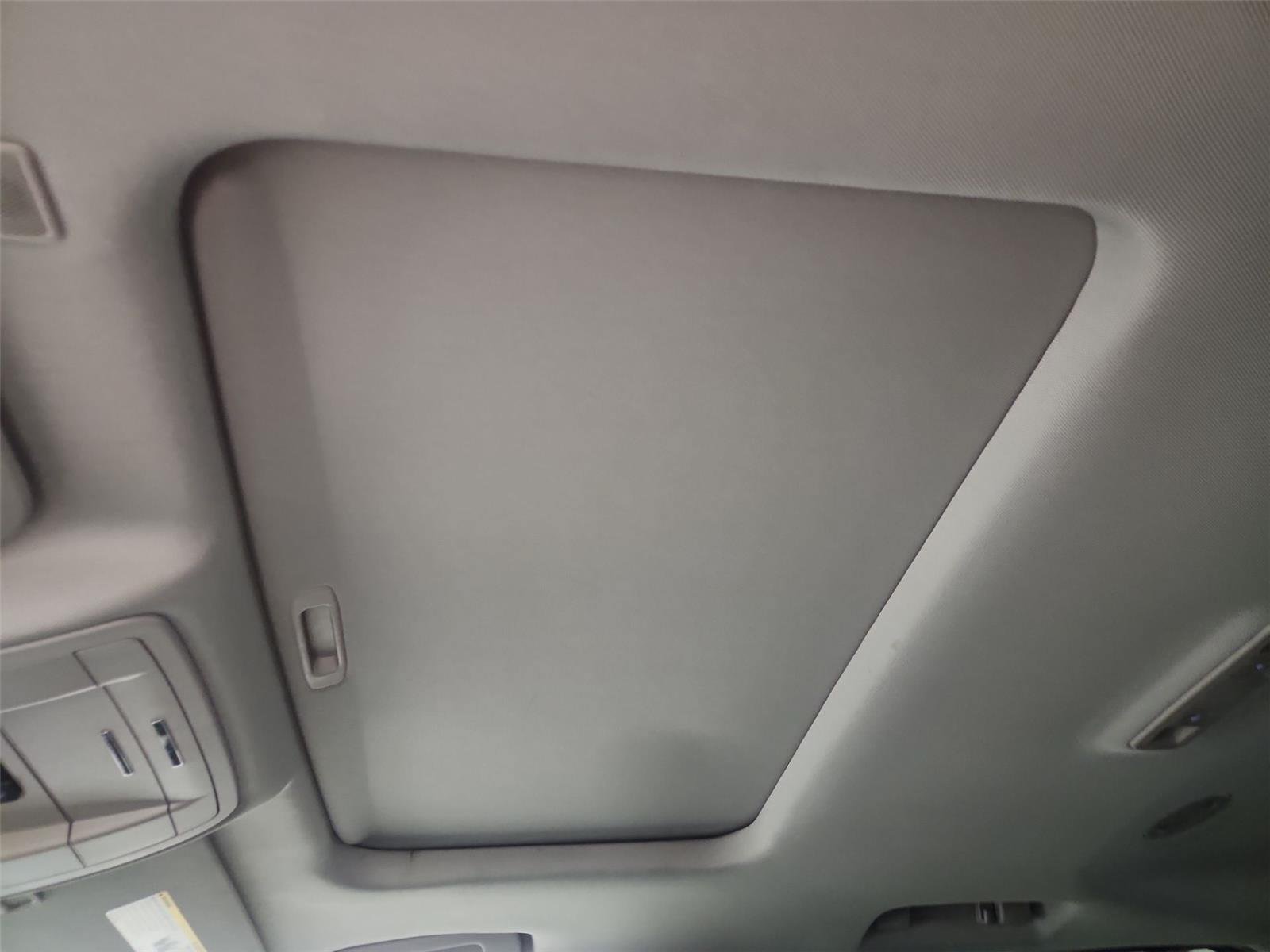 Used 2018 Chevrolet Suburban LT AWD/4WD image 17
