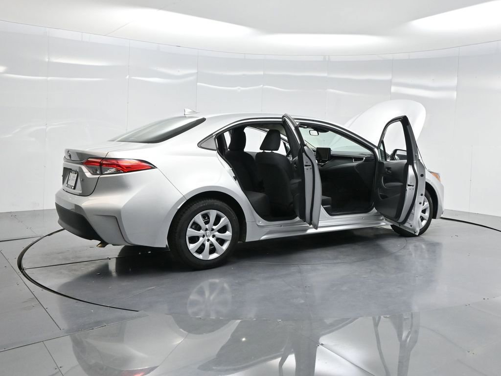 Used 2023 Toyota Corolla LE image 4