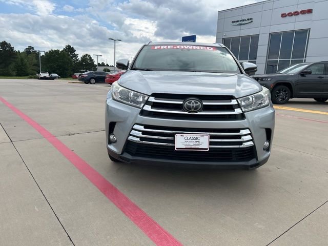 Used 2018 Toyota Highlander Limited FWD image 2