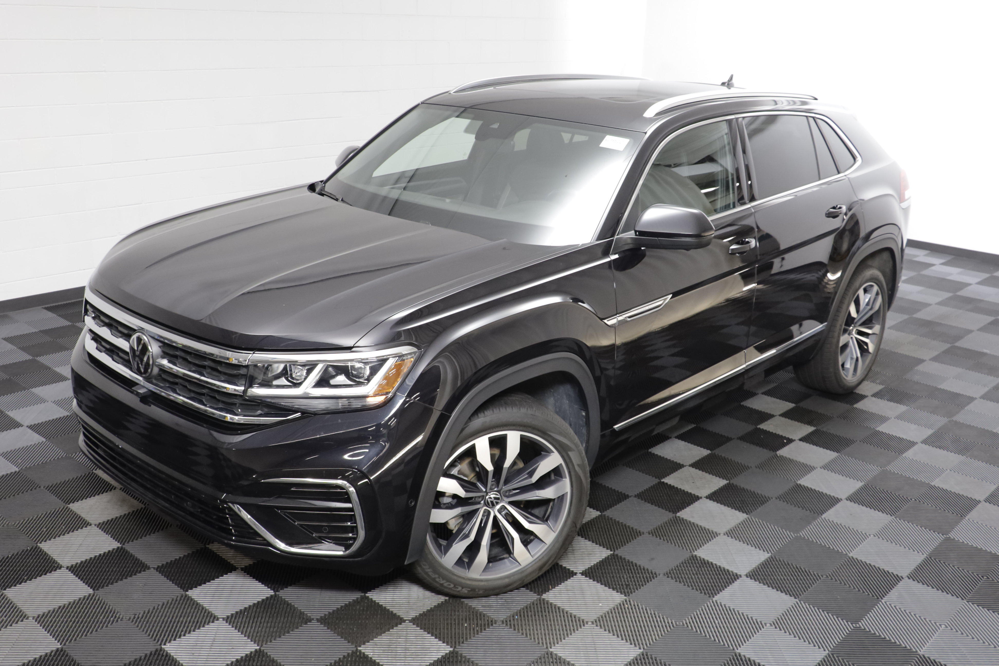Used 2023 Volkswagen Atlas Cross Sport SEL Premium R-Line AWD/4WD image 2