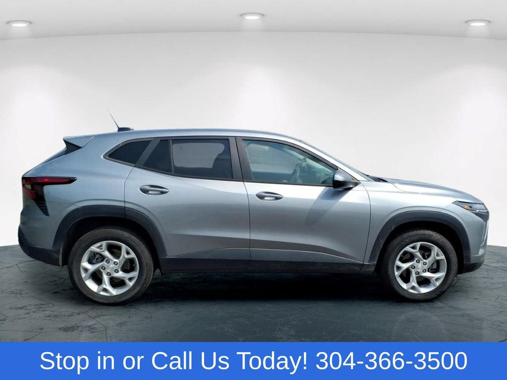 Used 2024 Chevrolet Trax LS w/ LS Convenience Package FWD image 7