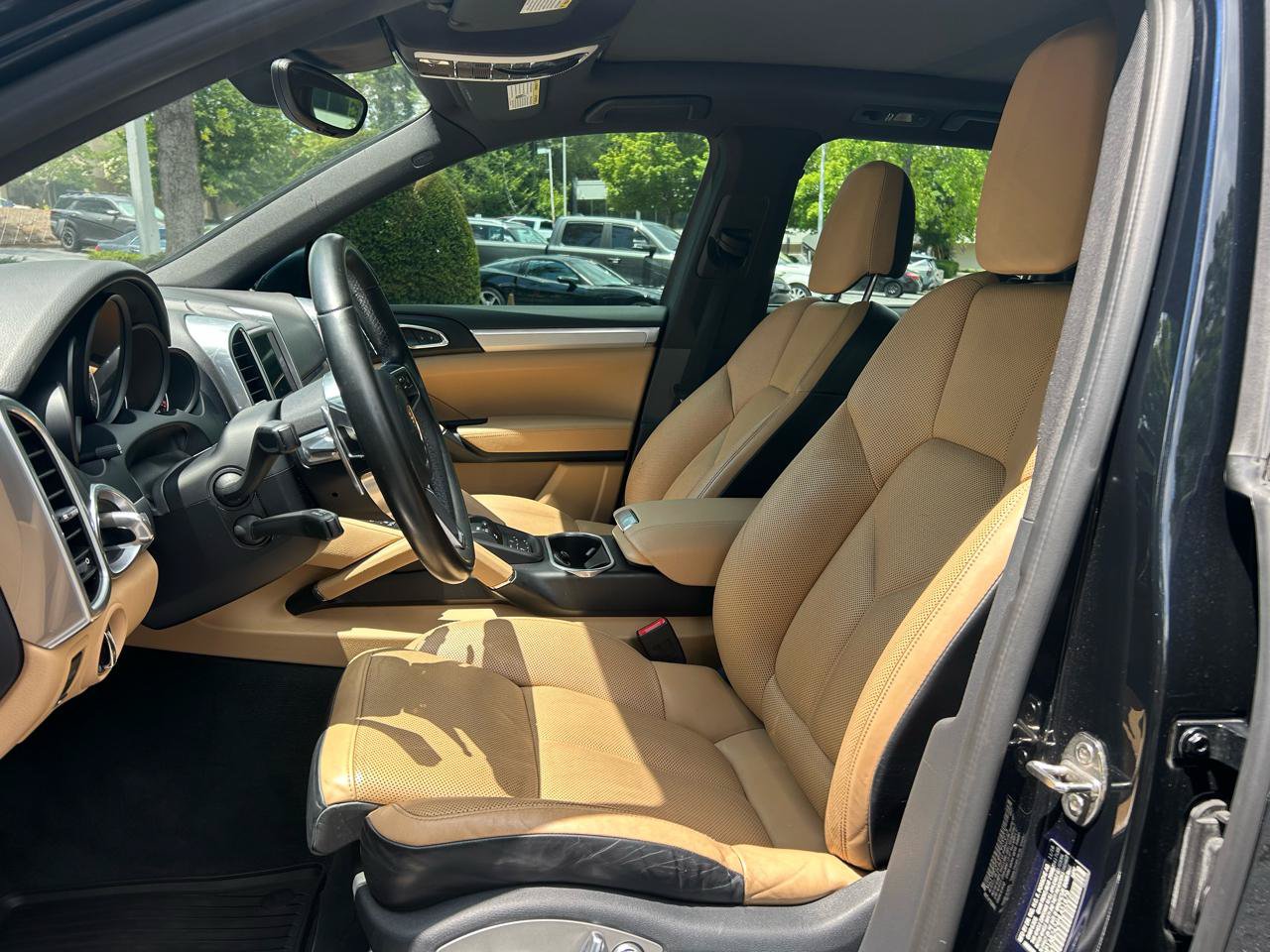 Used 2017 Porsche Cayenne S w/ Premium Plus Package AWD/4WD image 11