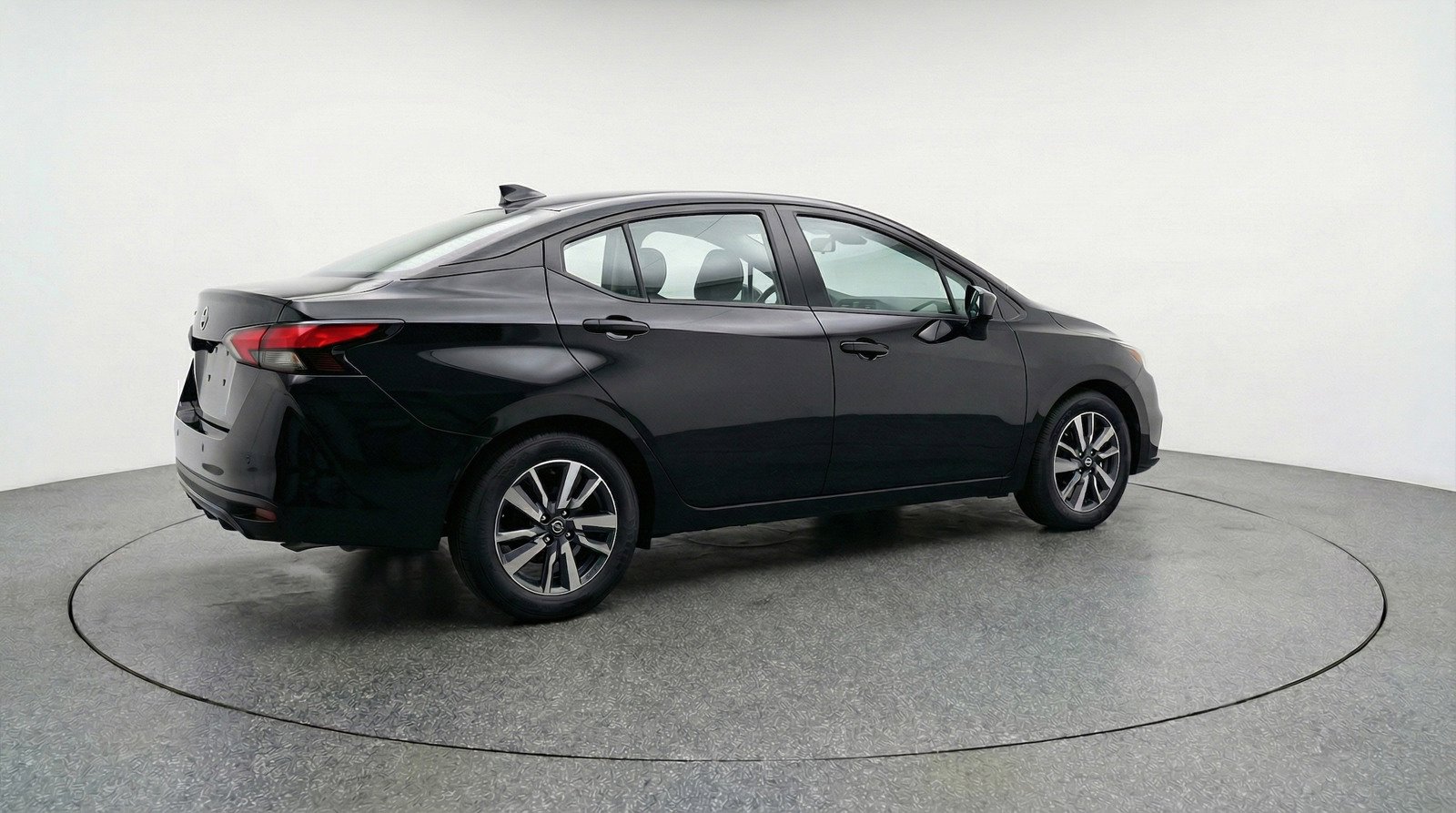 Used 2025 Nissan Versa SV FWD image 5