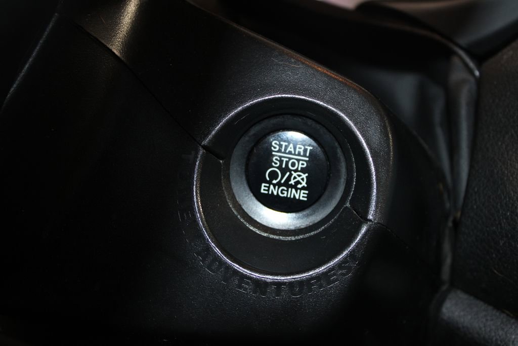 Used 2017 Jeep Renegade Latitude w/ Cold Weather Group image 34