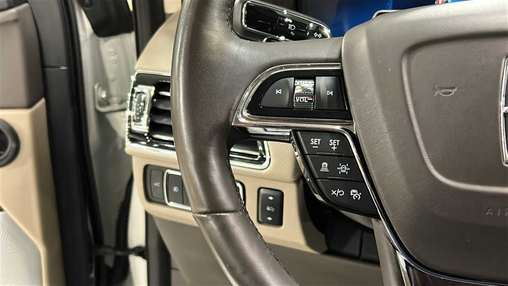 Used 2023 Lincoln Navigator L Reserve AWD/4WD image 12