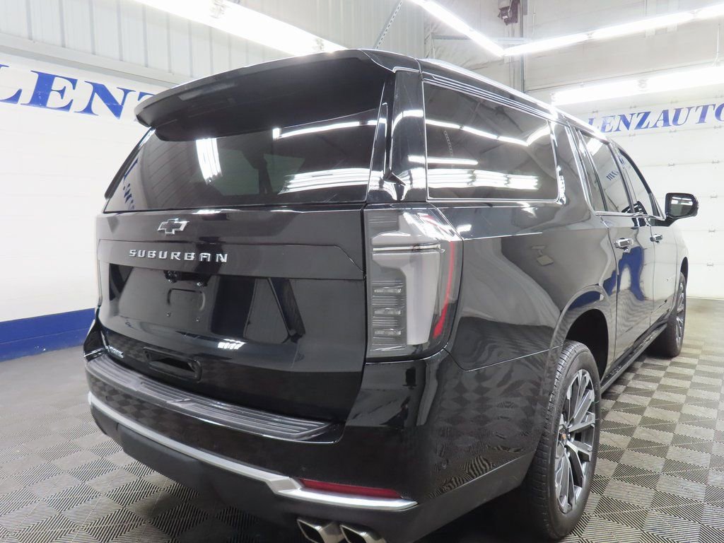 Used 2025 Chevrolet Suburban High Country AWD/4WD image 4
