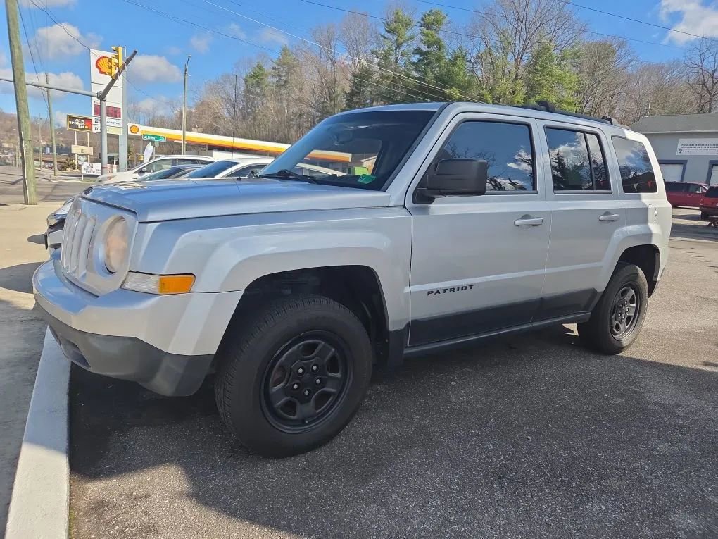 Used 2013 Jeep Patriot Latitude w/ Sun/Sound Group